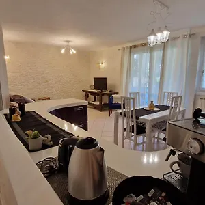 Appartamento Oro, Mantello